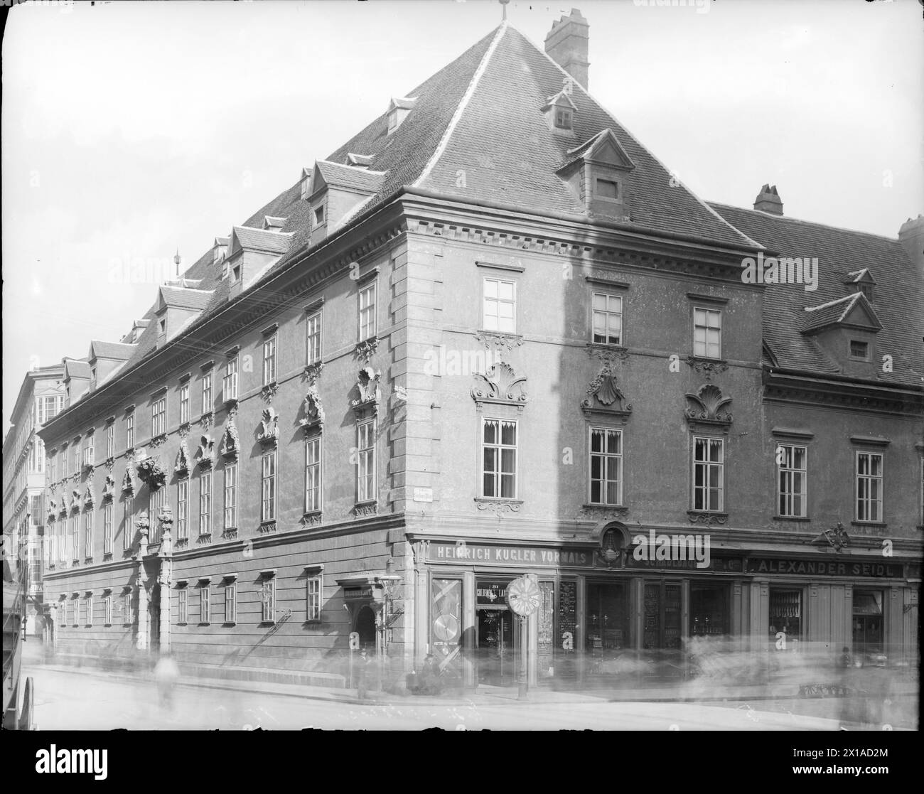 Vienna 1, archiepiscopal Palais, front Rotenturmstrasse (Rotenturm Street) and (partial) front Stephansplatz (Stephan Square) diagonally across from direction number 8, 1898 - 18980101 PD0737 - Rechteinfo: Rights Managed (RM) Stock Photo