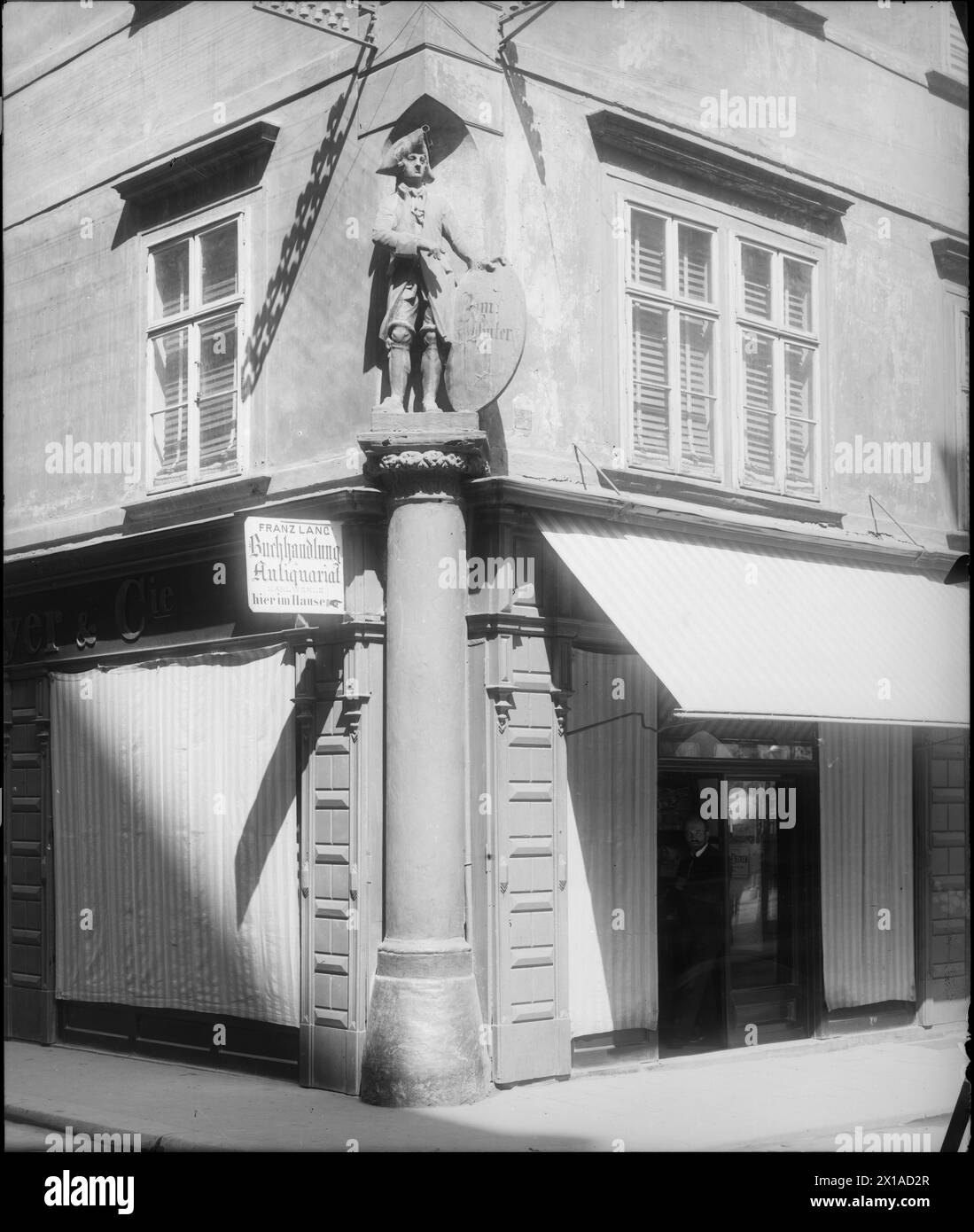Vienna 1, Seilergasse (Seiler Alley) 11, corner to new market 17 with alcove sculpture of the Moravian Church 1901 through new house replaced, today number 9, 1898 - 18980101 PD0740 - Rechteinfo: Rights Managed (RM) Stock Photo