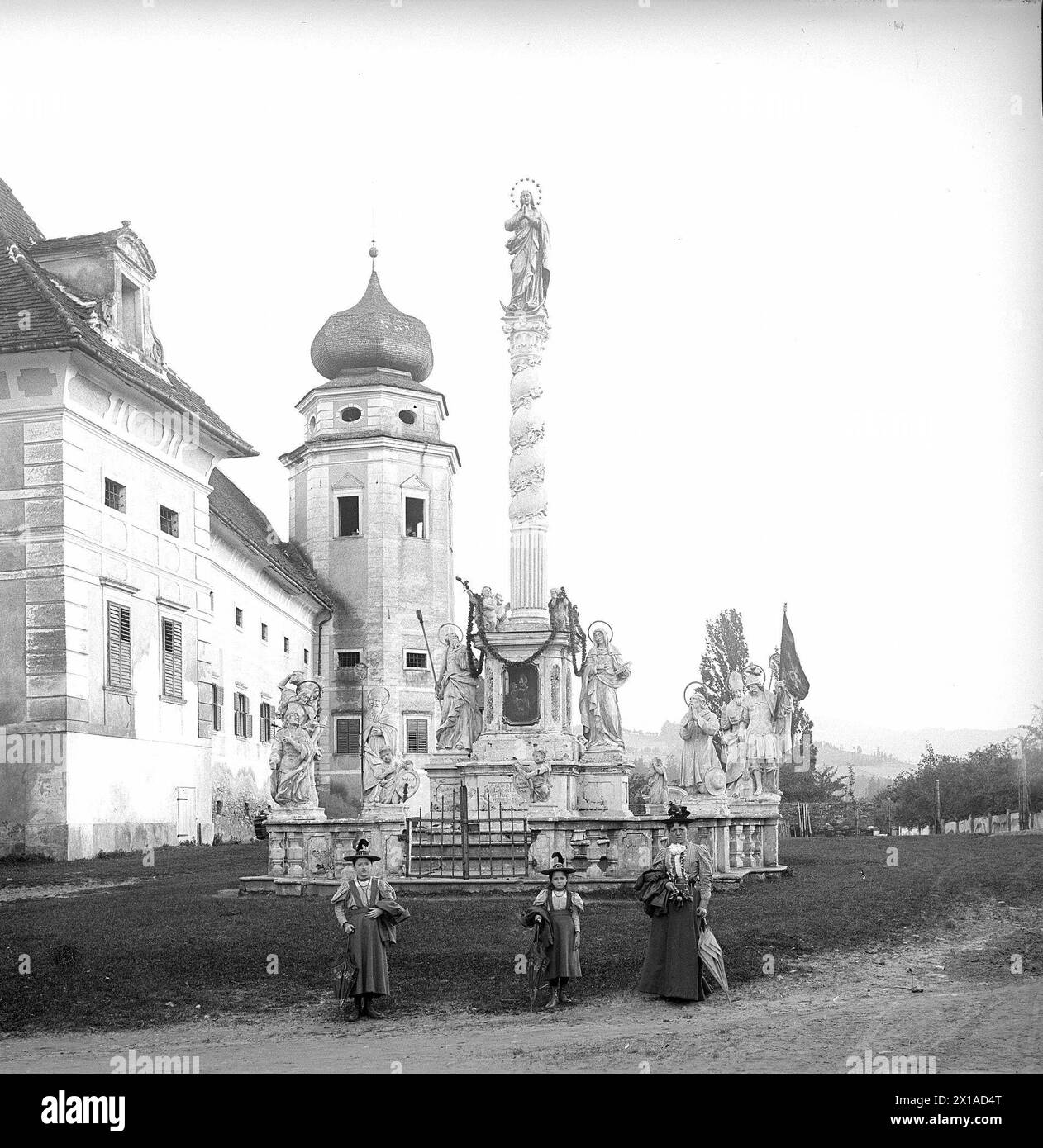 Vorau, plague column in front of the Abbey towards a octagonal corner tower. staffage, 23.06.1898 - 18980623 PD0001 - Rechteinfo: Rights Managed (RM) Stock Photo