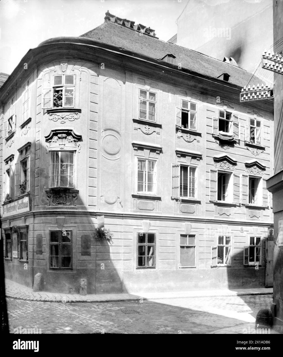 Vienna 7, Spittelberggasse (Spittelberg Alley) 35, corner house Fassziehergasse (Fasszieher Alley) 19, now Gardegasse (Garde Alley), 1899 - 18990101 PD0507 - Rechteinfo: Rights Managed (RM) Stock Photo