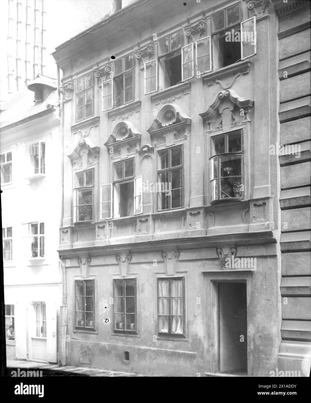Vienna 7, Spittelberggasse (Spittelberg Alley) 8, initiation from the right, 1899 - 18990101 PD0598 - Rechteinfo: Rights Managed (RM) Stock Photo