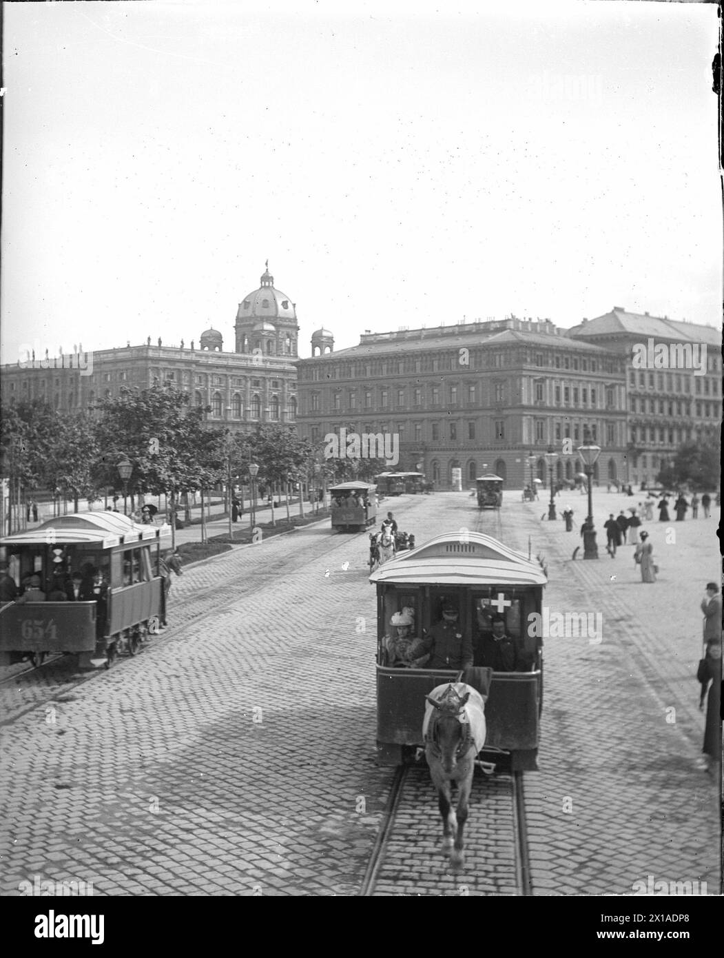 Vienna 1, Ringstrasse, view from the Stadiongasse (Stadion Alley) towards Bellaria and natural history museum, in the foreground horse tramway, 1900 - 19000101 PD174763 - Rechteinfo: Rights Managed (RM) Stock Photo