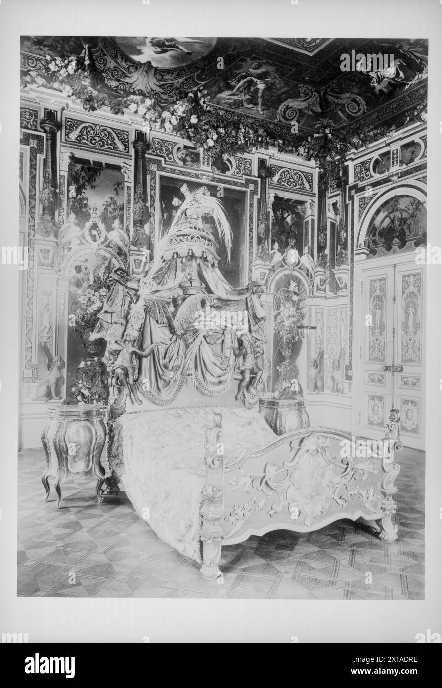 Vienna 13, Hermesvilla (Hermes Villa), bedroom with state bed of the empress Elisabeth, 1900 - 19000101 PD55601 - Rechteinfo: Rights Managed (RM) Stock Photo