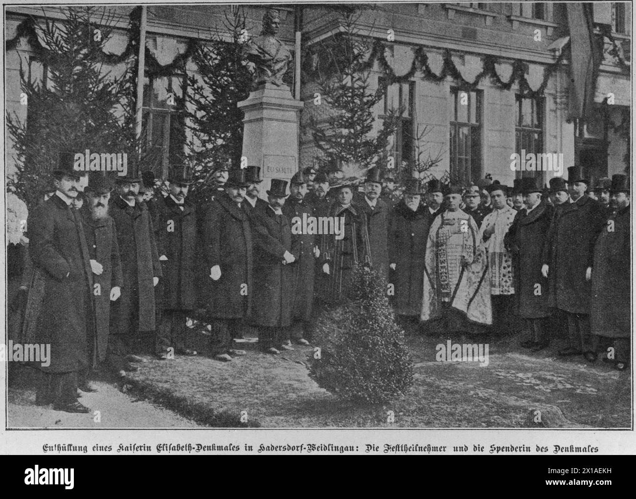 Vienna 14, Hadersdorf-Weidlingau, unveiling ceremony of the monument for empress Elisabeth: bronze bust on pedestal of Immanuel Pendl in the front garden of the Emperor Franz Joseph jubilee school. The festival member in front of the monument (view from the left) standing., 19.11.1902 - 19021119 PD0001 - Rechteinfo: Rights Managed (RM) Stock Photo