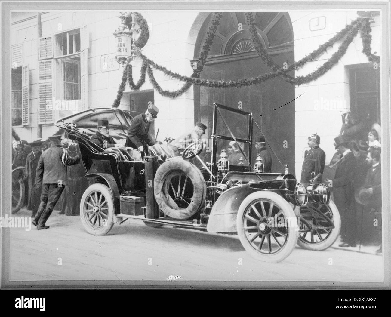 Emperor Franz Joseph I, emperor of Austria +1916, picture of the emperor with King Eduard VII of England in the car in front of the Hotel empress Elisabeth in Ischl, 1908 08 12th repro negative, 12.08.1908 - 19080812 PD0002 - Rechteinfo: Rights Managed (RM) Stock Photo