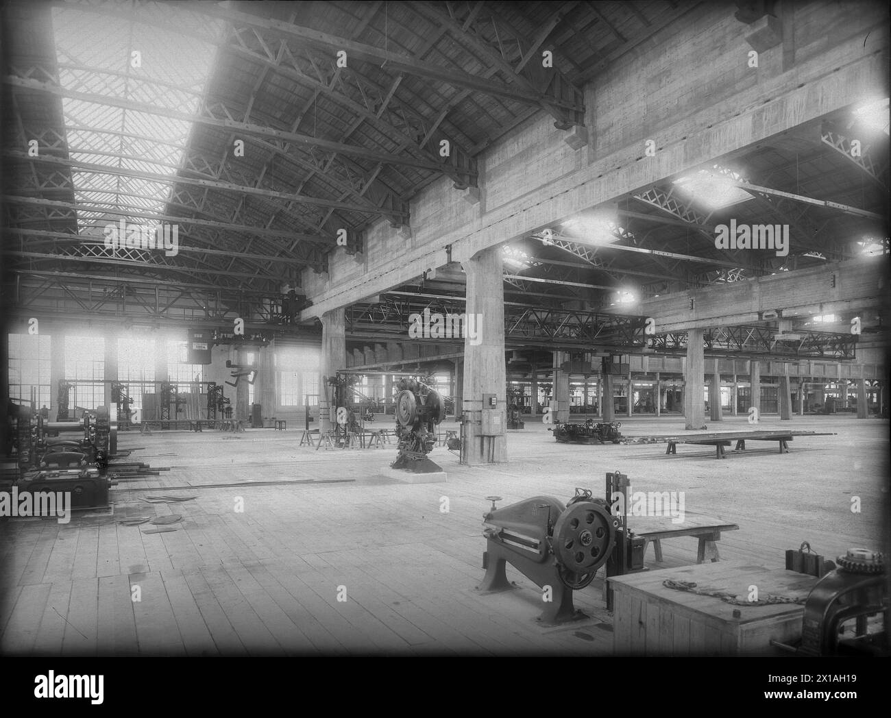 Workshop of the Enzesfeld metal works stock corporation, blank ...