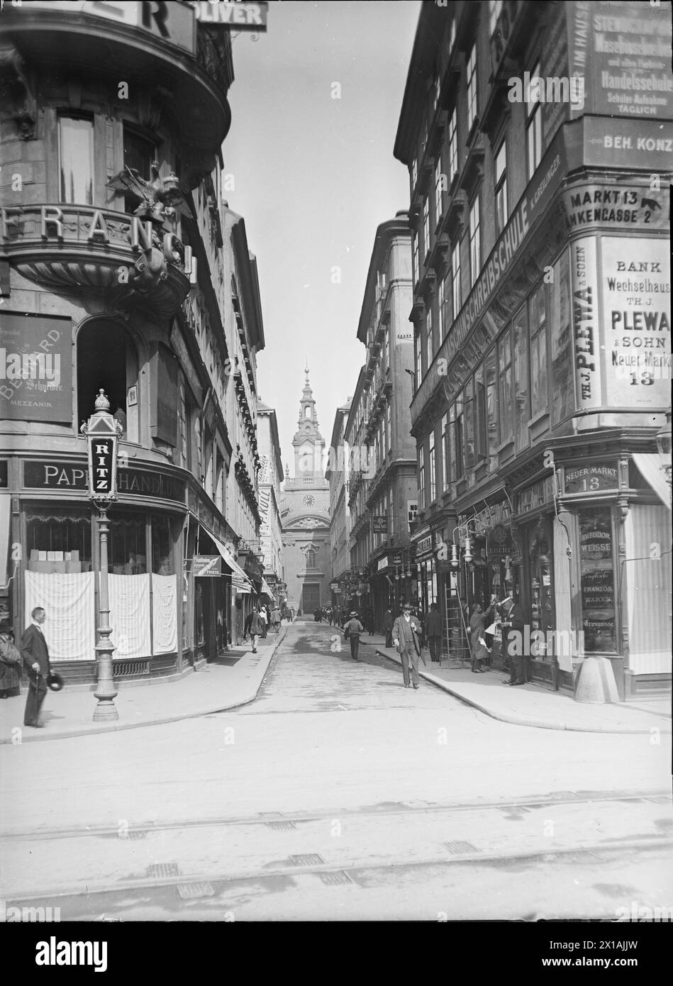 Vienna 1, Plankengasse (Planken Alley), view new market - Dorotheergasse (Dorotheer Alley) with Protestant parish church, 26.07.1912 - 19120726 PD0002 - Rechteinfo: Rights Managed (RM) Stock Photo