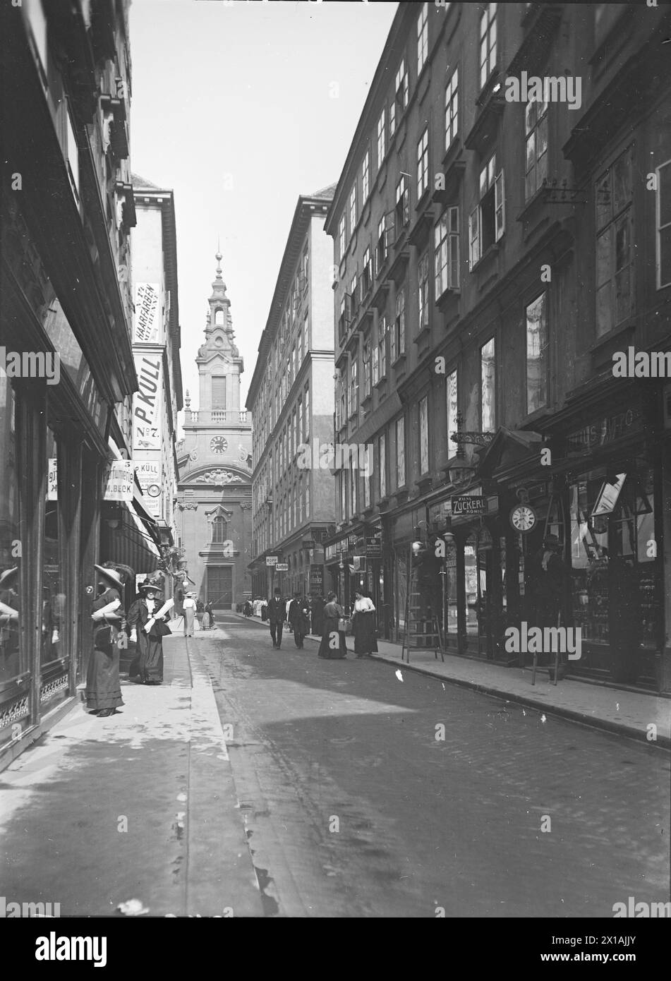 Vienna 1, Plankengasse (Planken Alley), view new market - Dorotheergasse (Dorotheer Alley) with Protestant parish church, 25.07.1912 - 19120725 PD0006 - Rechteinfo: Rights Managed (RM) Stock Photo