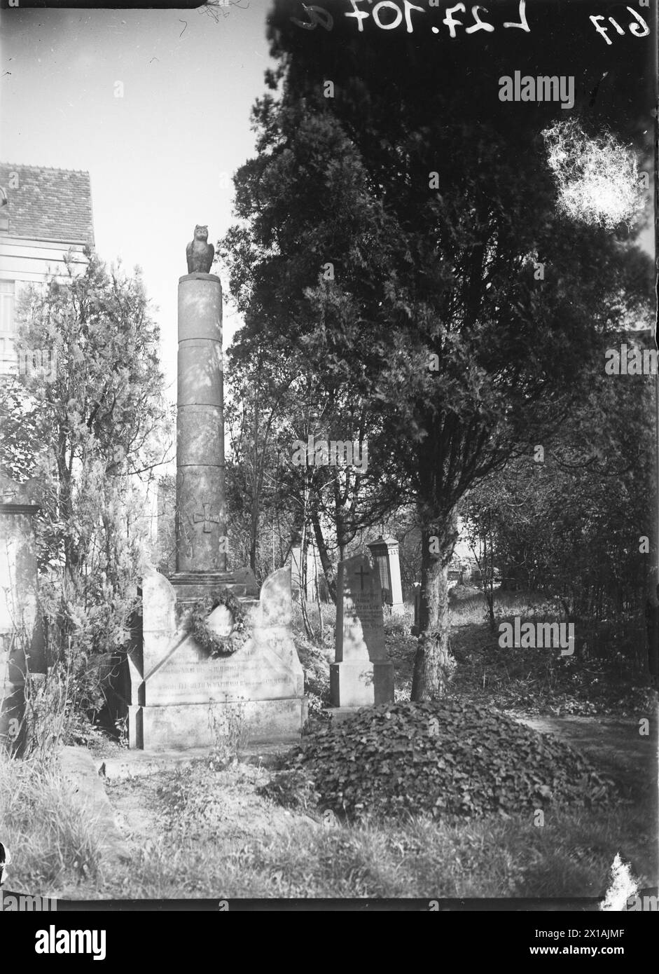 Tomb of saint nicholas Black and White Stock Photos & Images - Alamy