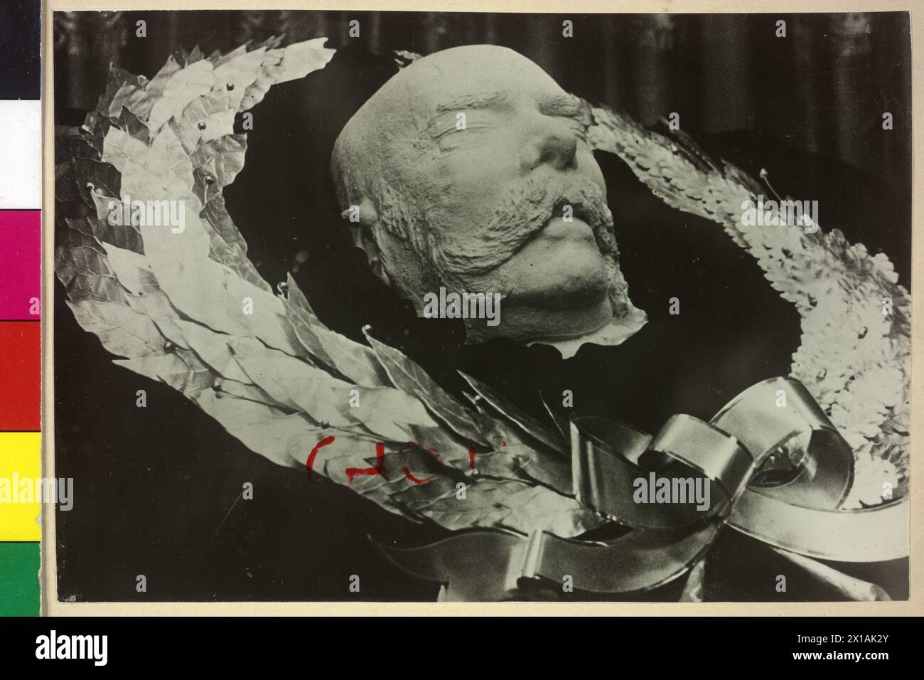 Death mask of emperor Franz Joseph I, framing of laurel wreath., 1916 - 19160101 PD0969 - Rechteinfo: Rights Managed (RM) Stock Photo