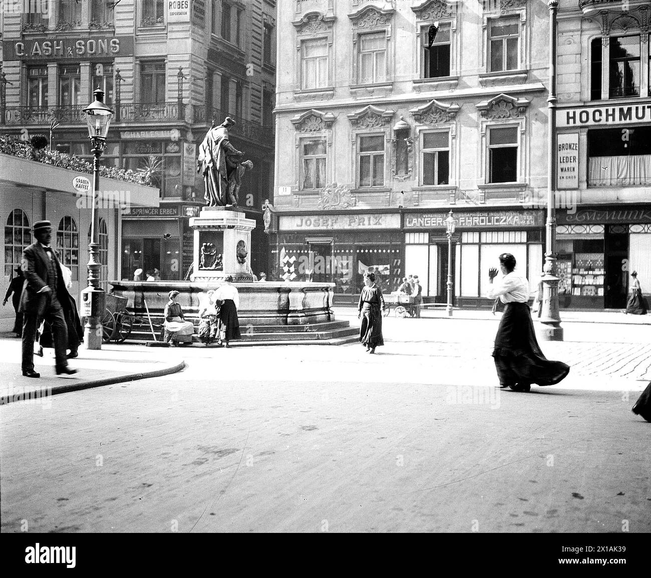 Vienna 1, Leopoldsbrunnen (Leopolds Fountain), image of the Leopoldsbrunnen (Leopolds Fountain). view from the Trattnerhof direction Dorotheergasse (Dorotheer Alley), 16.08.1916 - 19160816 PD0001 - Rechteinfo: Rights Managed (RM) Stock Photo