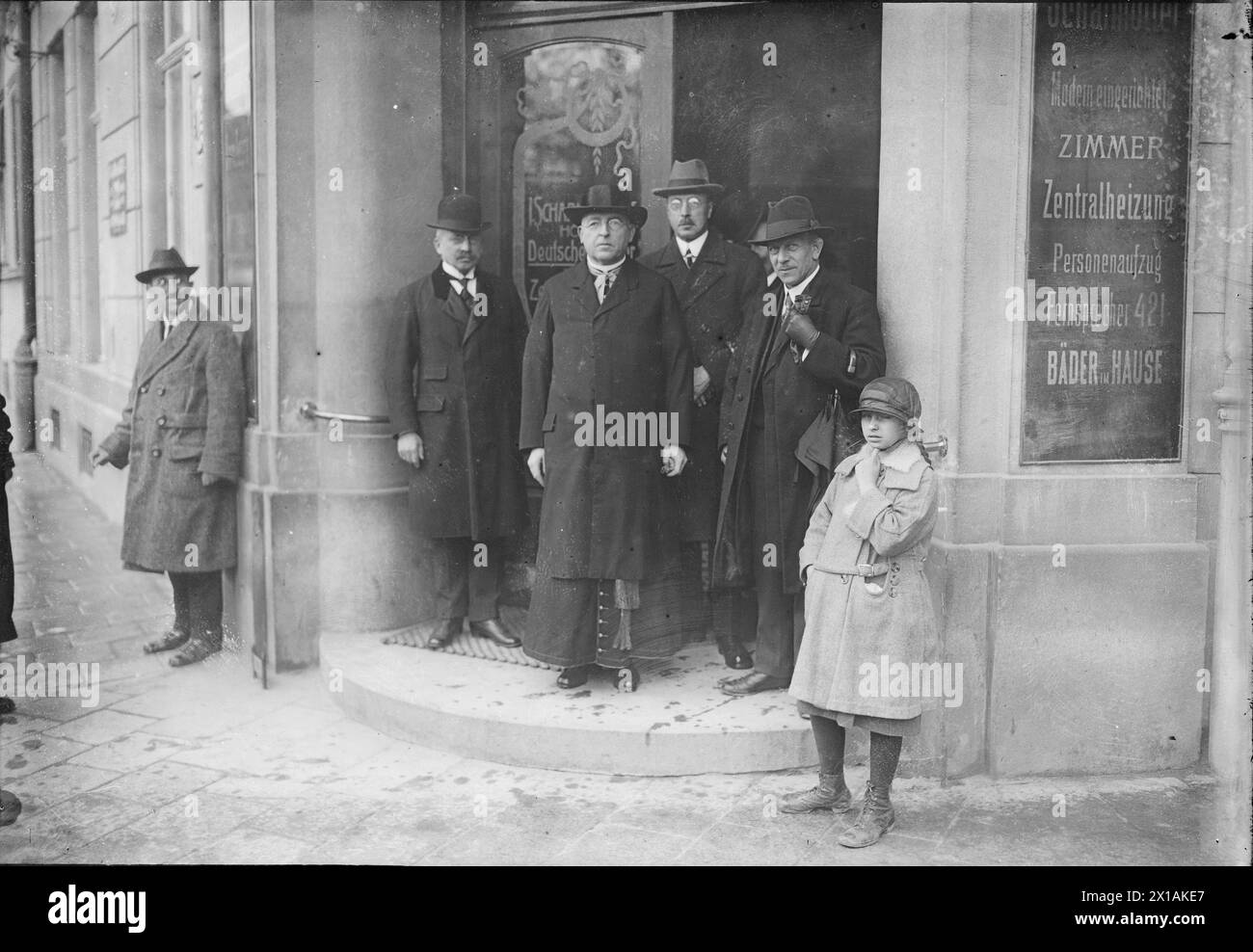 Ignatius Seipel during hotel entrance, 1920 - 19200101_PD14343 - Rechteinfo: Rights Managed (RM) Stock Photo
