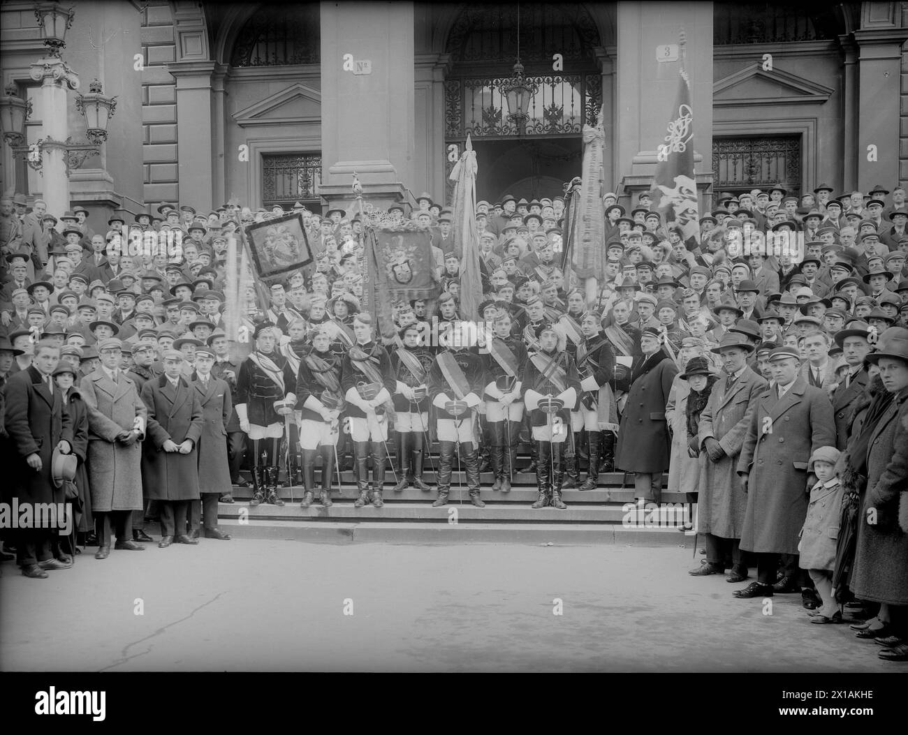 Vienna 1, university, The platform of the university in the ocassion of a student ceremony with fraternitys in yield with flags, 1920 - 19200101 PD2303 - Rechteinfo: Rights Managed (RM) Stock Photo