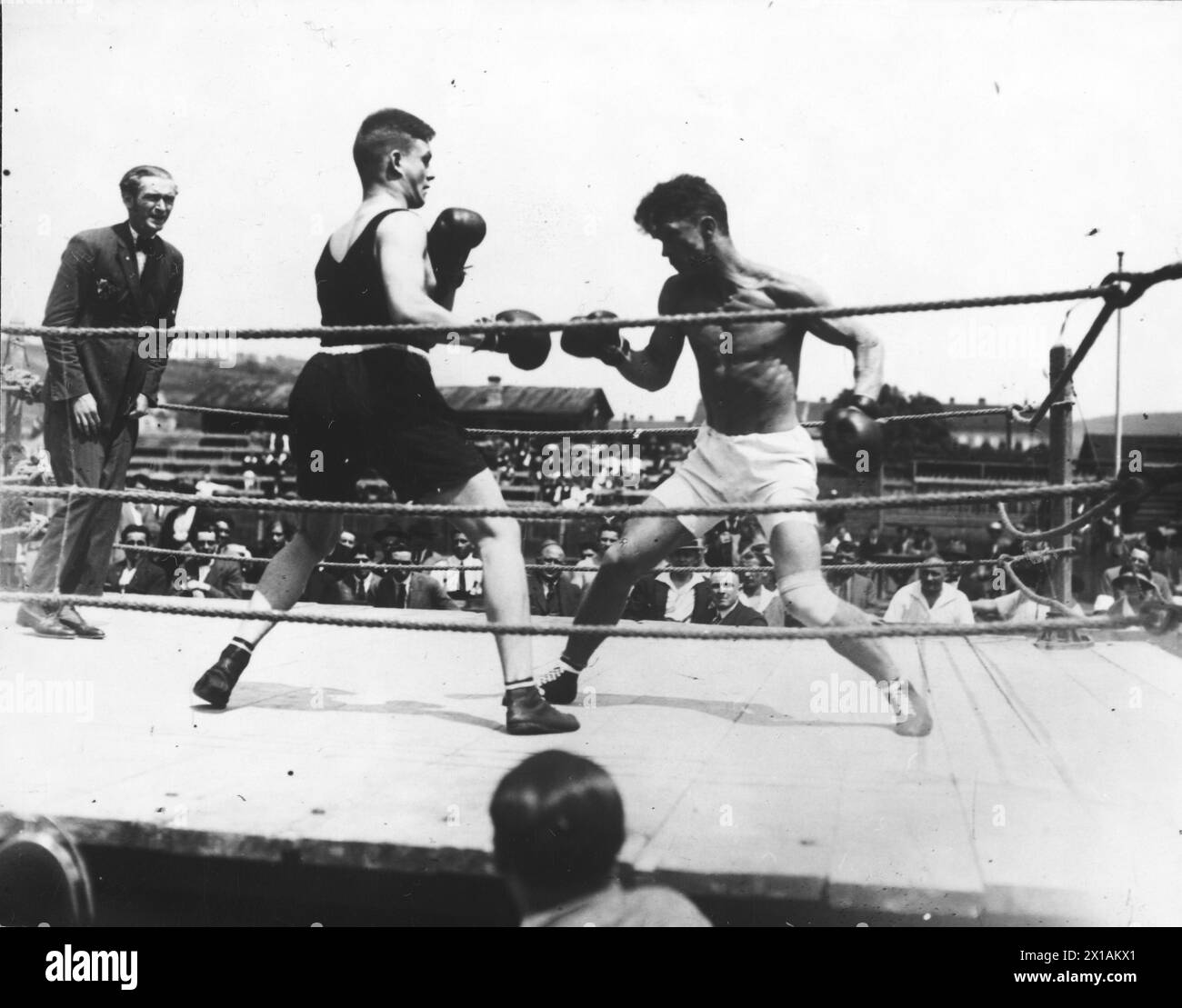prizefighting on the sports club field, one of the first prizefightings