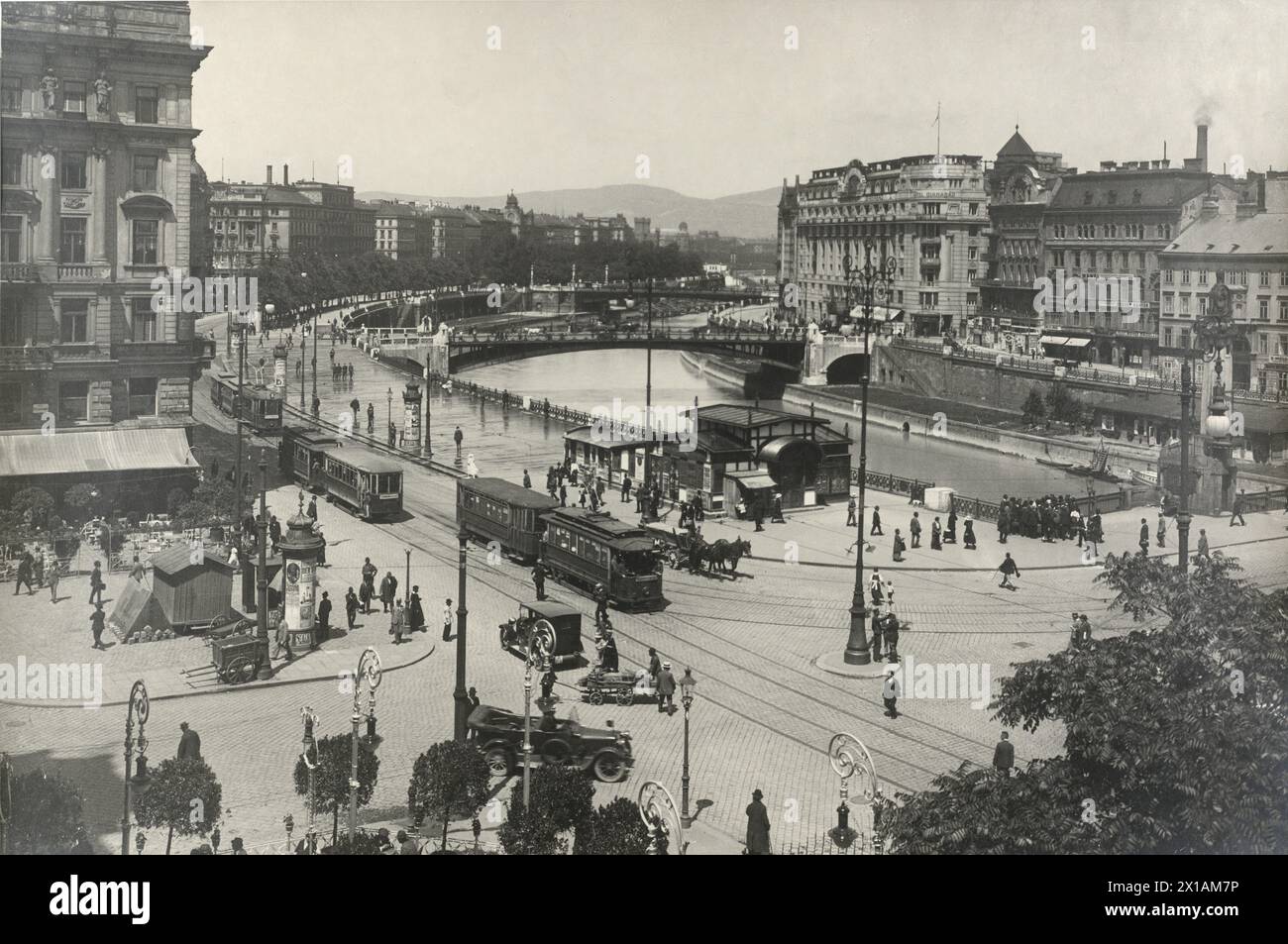 Vienna 1, Franz-Josefs-Kai (Franz Josef Quay), of of the Schwedenbruecke (Schweden Bridge) - Augartenbruecke (Augarten Bridge), 1925 - 19250101 PD2019 - Rechteinfo: Rights Managed (RM) Stock Photo