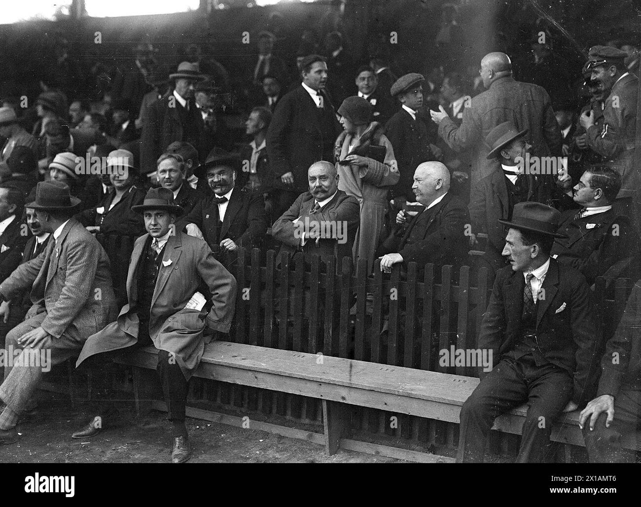 Russian laborer team - Austrian Amateurs 3: 3, view towards the VIP stand: selectman junk dealer (hat and beard), on the left next to him representative Julius German, in the middle of the representative fools about Sever and selectman Breitner (2nd V. on the right, hatted, right profile), 16.10.1926 - 19261016 PD0006 - Rechteinfo: Rights Managed (RM) Stock Photo