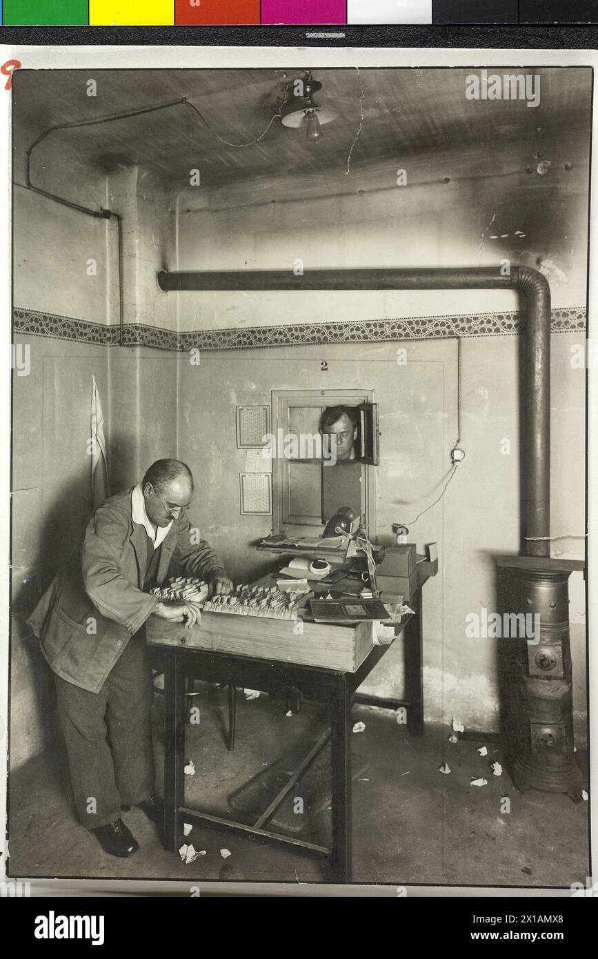 Vienna 15, Moeringgasse (Moering Alley), room inside of the telephone switch for unemployed construction worker in the so called, 1927 - 19270101 PD2545 - Rechteinfo: Rights Managed (RM) Stock Photo