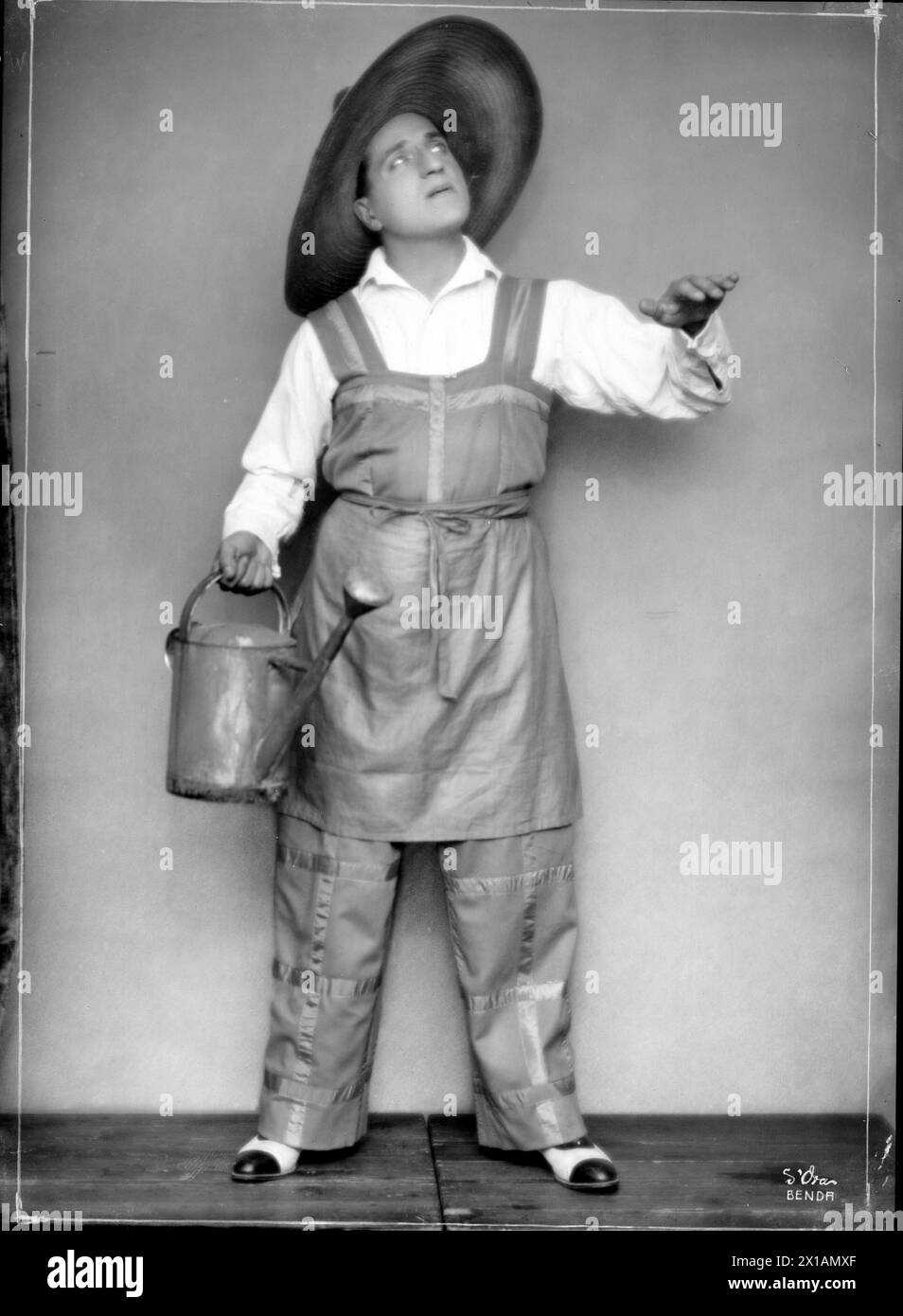 Farkas, Charles, role in the Marischka Revue 'Alles aus Liebe'. - 19270101 PD2461 - Rechteinfo: Rights Managed (RM) Stock Photo