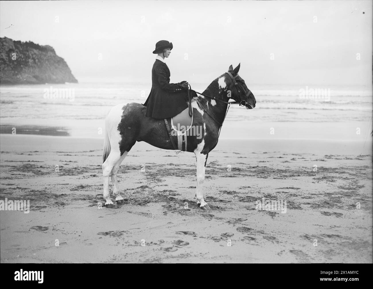Adelaide Habsburg on horse on the beach of Lequeitio, 1927 - 19270101 PD3866 - Rechteinfo: Rights Managed (RM) Stock Photo