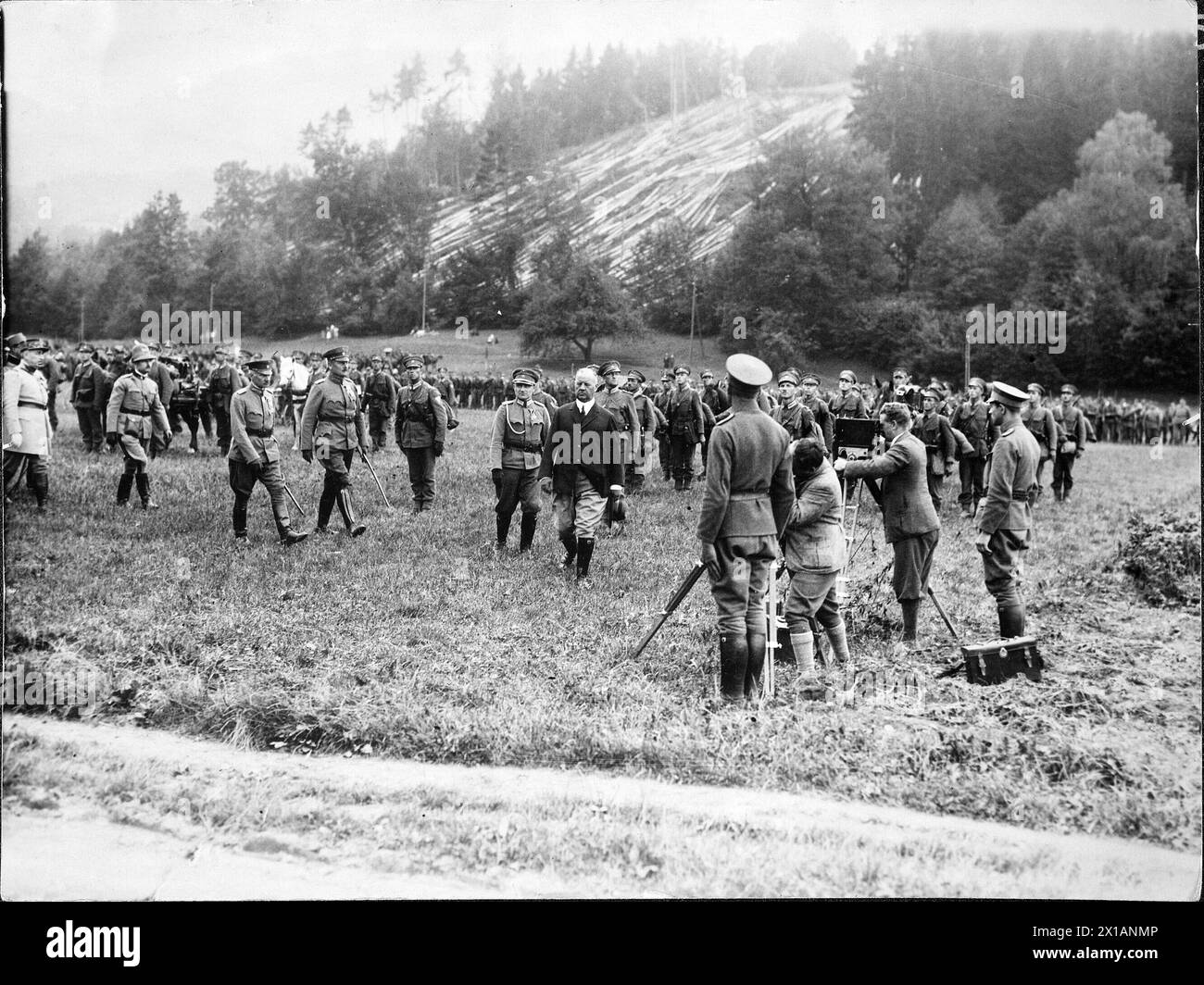 Maneuver of the Austrian armed forces in Scheibbs, minister of defence Charles Vaugoin defile for a camera crew, 29.08.1928 - 19280829 PD0001 - Rechteinfo: Rights Managed (RM) Stock Photo