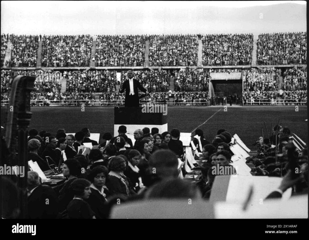 Opening of the Viennese stadium, John Strauss grandson controlling in ...