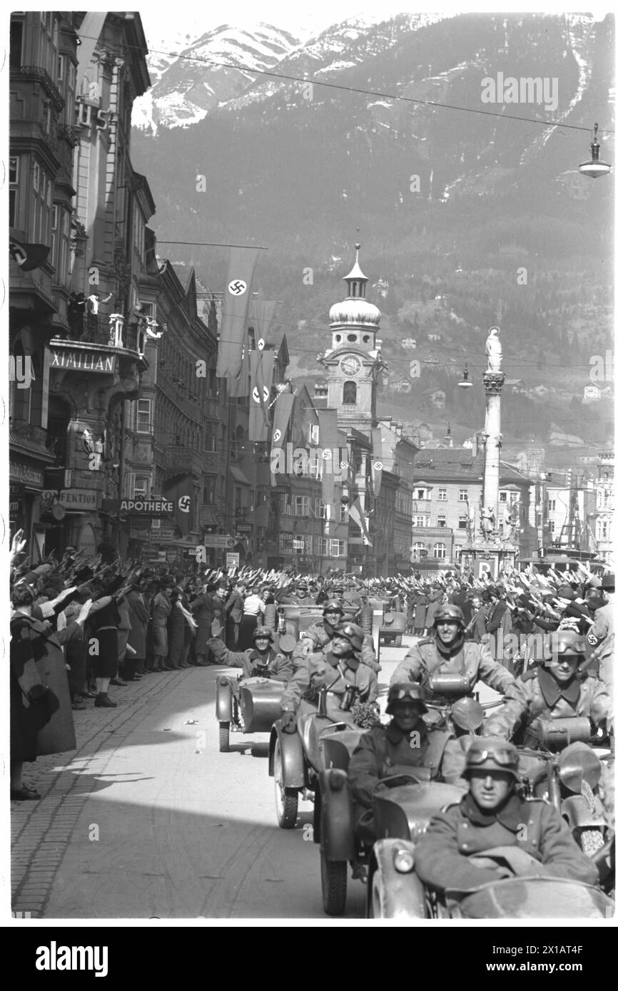 The Anschluss (Austrian Annexation) 1938, German Wehrmacht is passing the Innsbruck Maria-Theresien-Strasse on the way to the Brenner border, 12.3.1938 - 19380312 PD0075 - Rechteinfo: Rights Managed (RM) Stock Photo
