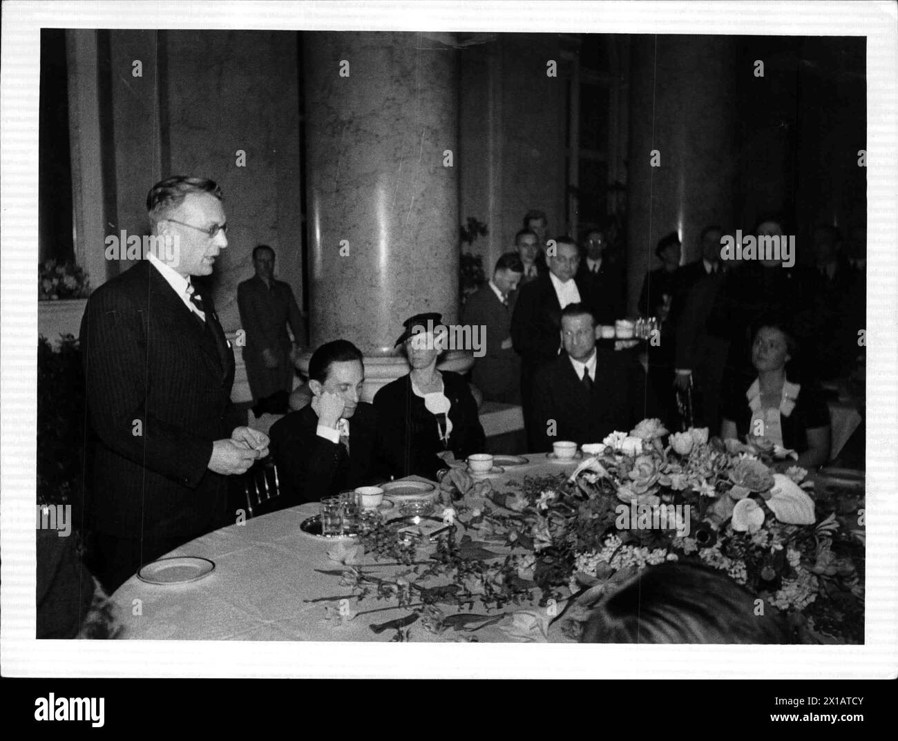 Reception of the motion-picture and theatre graduates Vienna at Reich Minister Goebbels, Reichsstatthalter Seyss-Inquart during of his oration in the in the Ceremonial Hall the Viennese Hofburg, Anwesend: Seyss-Inquart, Goebbels, woman Seyss-Inquart, Paula Wessely and count Helldorf, the Chief Constable of Berlin, 30.3.1938 - 19380330 PD0013 - Rechteinfo: Rights Managed (RM) Stock Photo