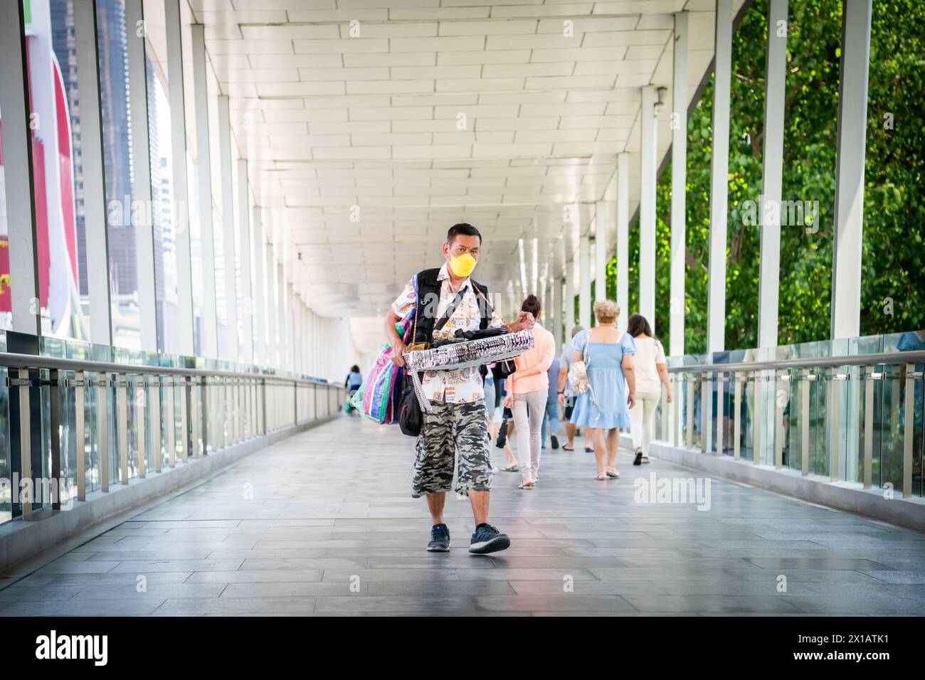 Ratchaprasong R Walk Skywalk passage bangkok hi-res stock photography and images - Alamy