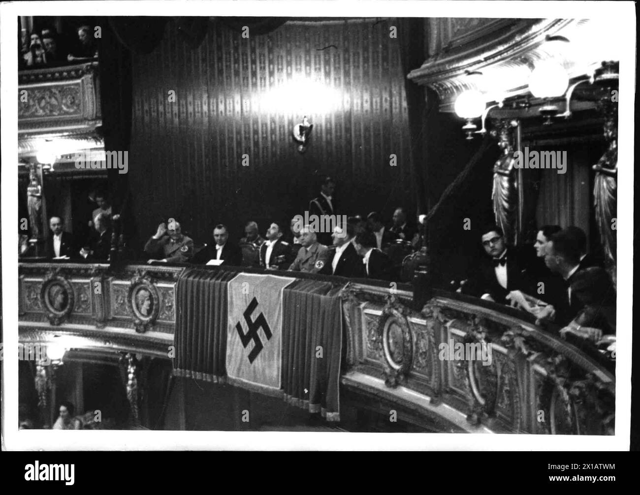 Hitler in the Viennese state opera, gala performance of Richard Strauss ''Ein Friedenstag'' during the Reich theatre festival weeks, view on the Lodge, from left: Jury, Loehr, Buerckel, Hitler, Goebbels, 10.6.1939 - 19390610 PD0017 - Rechteinfo: Rights Managed (RM) Stock Photo