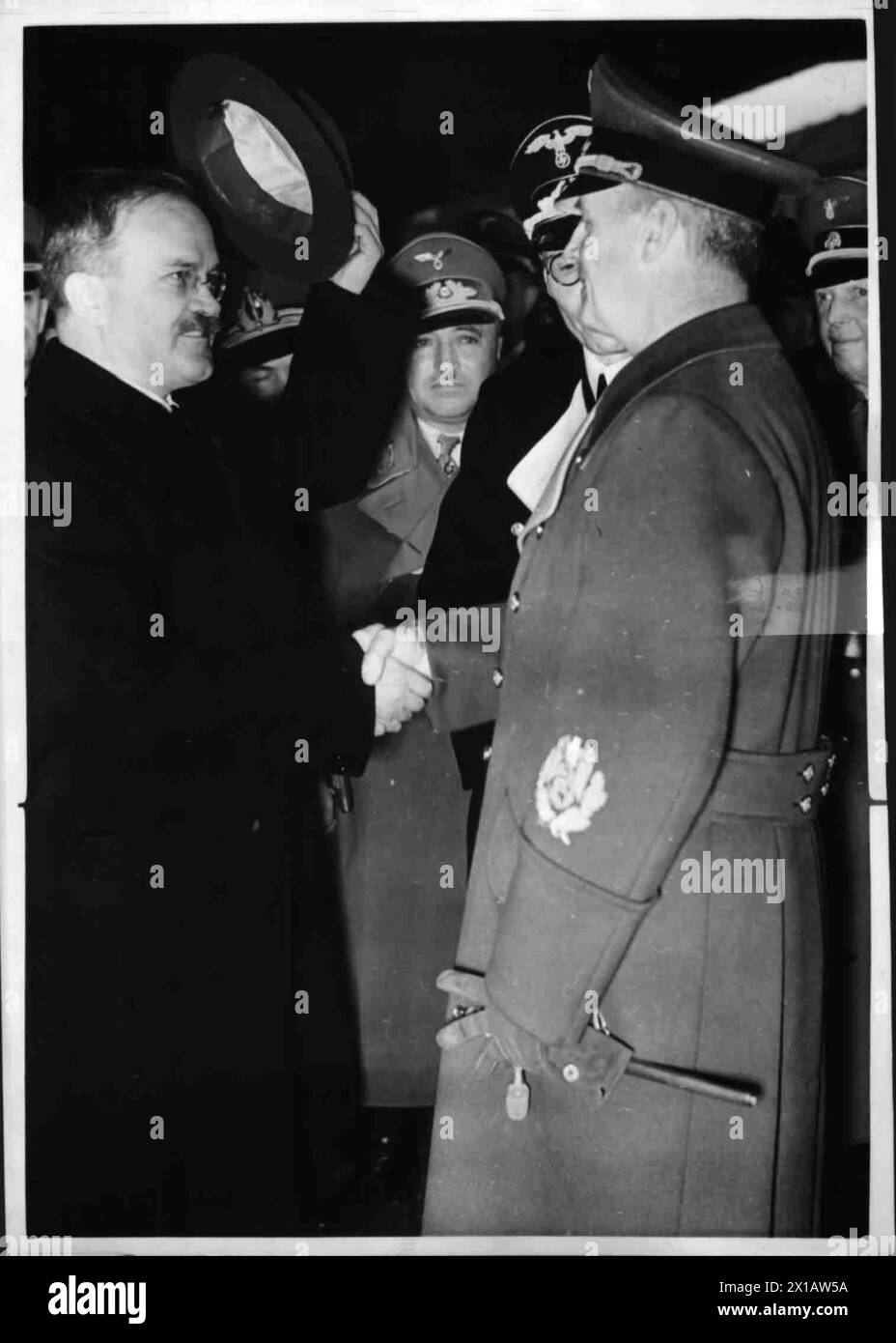Departure of Molotov, Molotov said goodbye on the Anhalter Bahnhof (station) from foreign minister Ribbentrop, 14.11.1940 - 19401114 PD0013 - Rechteinfo: Rights Managed (RM) Stock Photo