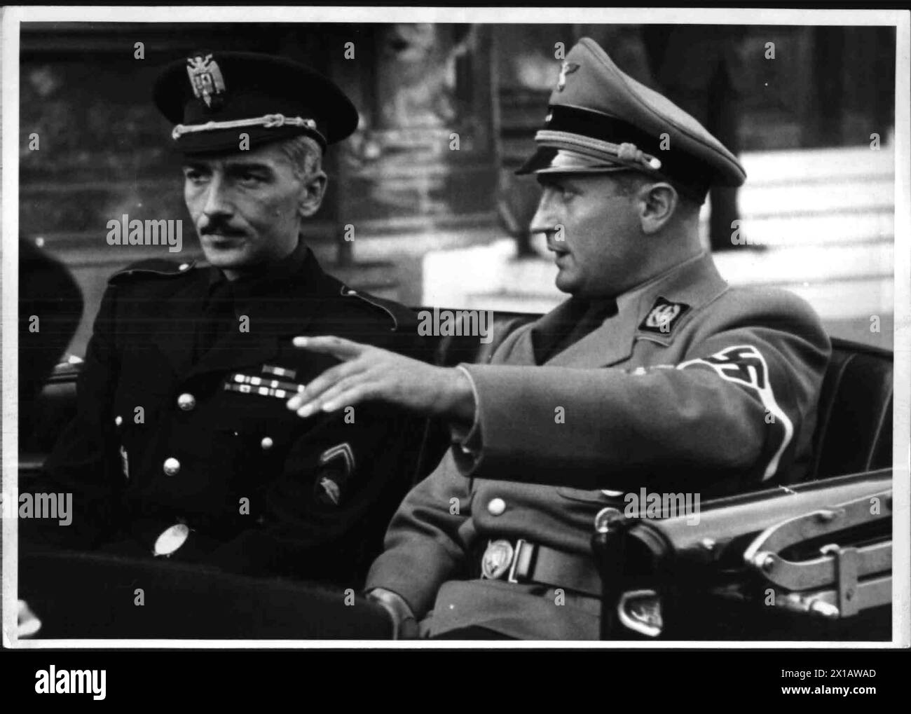 The Spanish Jugendfuehrer (Youth leader) in Vienna, of the Spanish Jugendfuehrer (Youth leader) Elola and Reich Youth Leader Axmann, 13.9.1942 - 19420913 PD0002 - Rechteinfo: Rights Managed (RM) Stock Photo