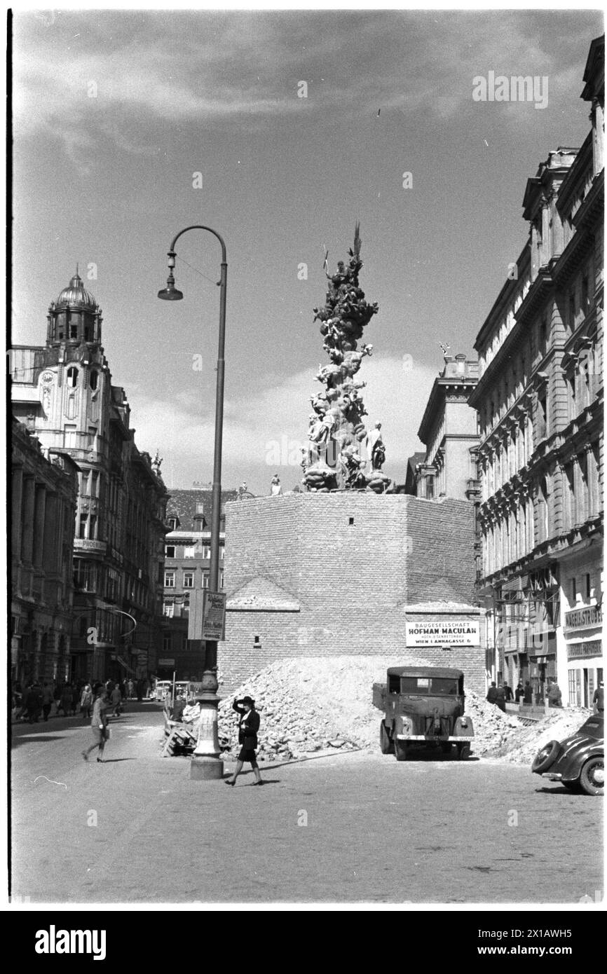 Ditch with semi uncover plague column, 1945 - 19450101 PD8290 - Rechteinfo: Rights Managed (RM) Stock Photo