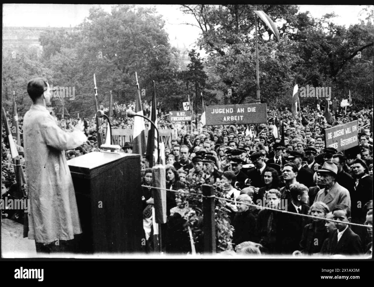 Viennese youth day, Ernest fisherman at of his speech, 11.09.1945 - 19450911 PD0010 - Rechteinfo: Rights Managed (RM) Stock Photo