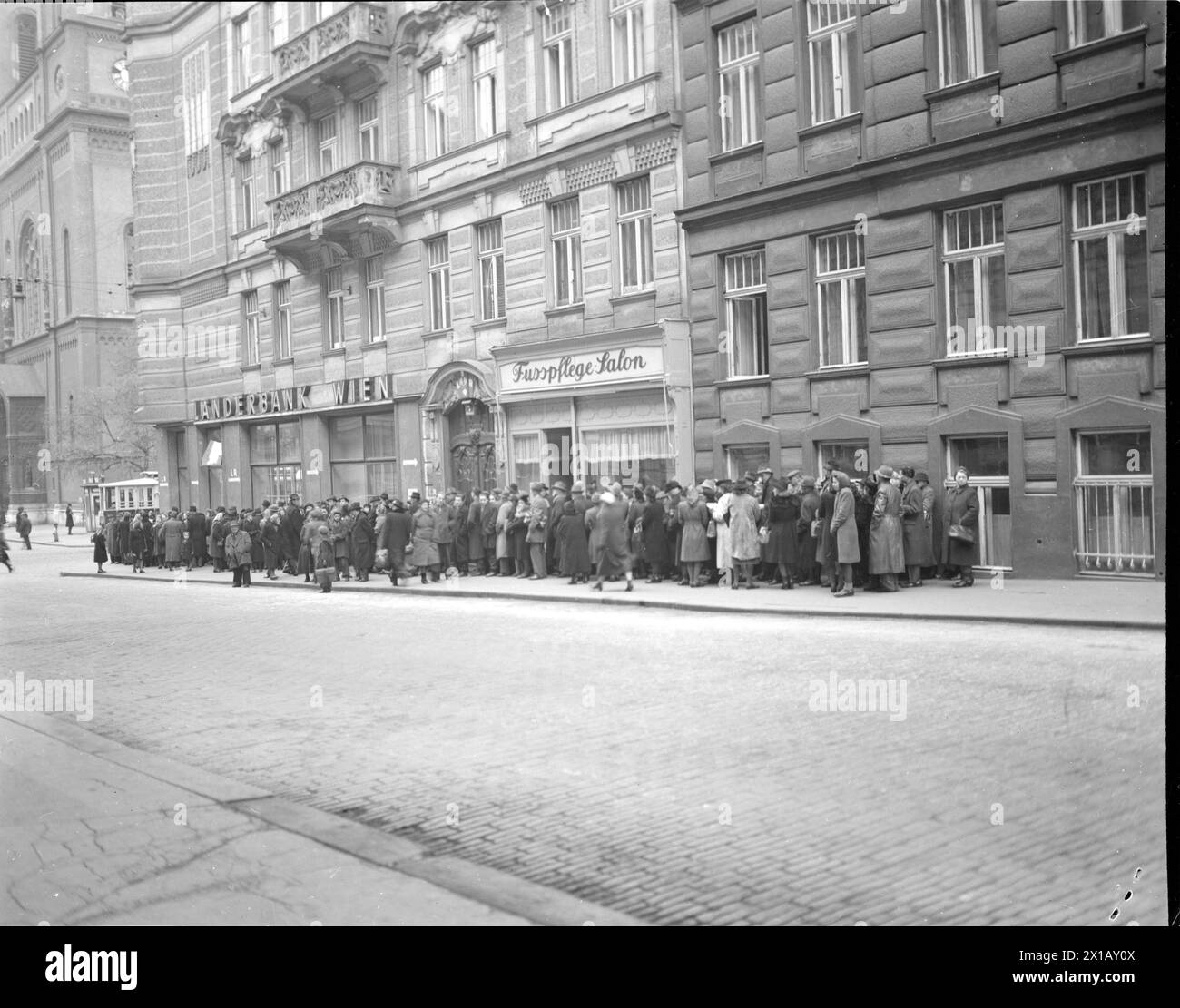 currency-exchange-first-day-of-the-currency-exchange-to-the-currency