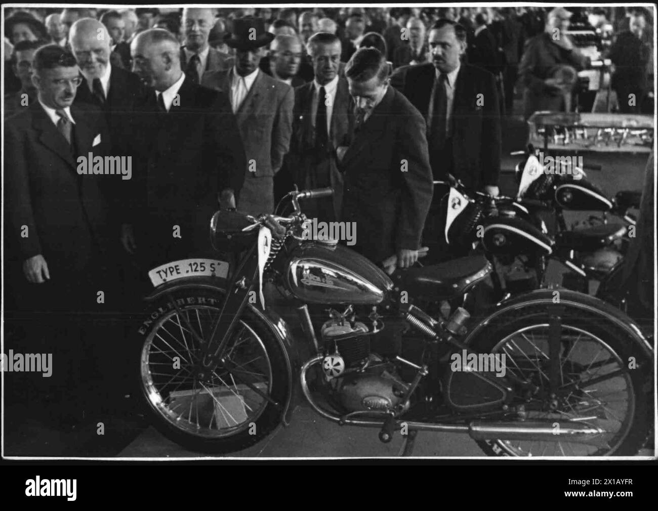 The II international motor show in Vienna, a 125 cubic centimetre slug S motorcycle of Puch, 1950 - 19500101 PD2828 - Rechteinfo: Rights Managed (RM) Stock Photo