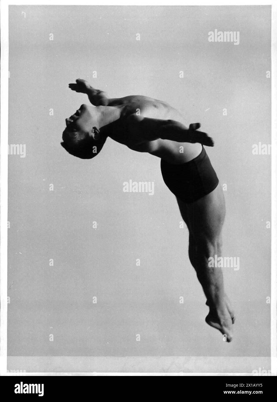 high diving, David Browning in the air., 1952 19520101 PD2027