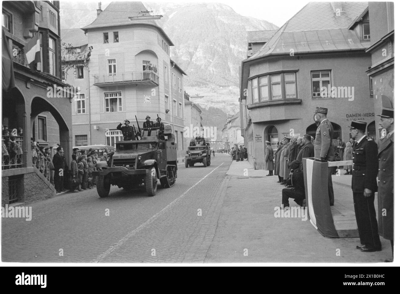 Occupation period in Tyrol, general de Latour taking the parade ex, 20.12.1953 - 19531220 PD0008 - Rechteinfo: Rights Managed (RM) Stock Photo