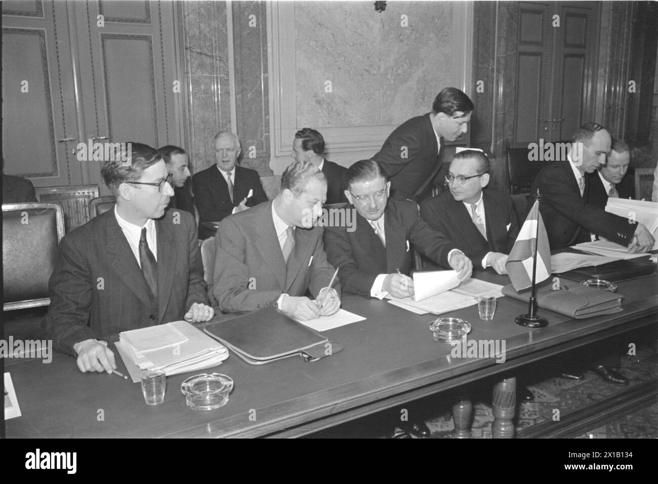Conference of ambassadors, conference of ambassadors for treaty in the building of the allies counsel, foreign minister Figl, Bruno Kreisky, data on the conference tables, 13.05.1955 - 19550513 PD0023 - Rechteinfo: Rights Managed (RM) Stock Photo