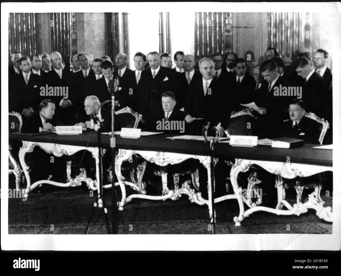 Treaty, foreign minister Molotov is talking at the signing of the State treaty. from left to right Dulles, Molotov and Figl, 15.05.1955 - 19550515 PD0081 - Rechteinfo: Rights Managed (RM) Stock Photo