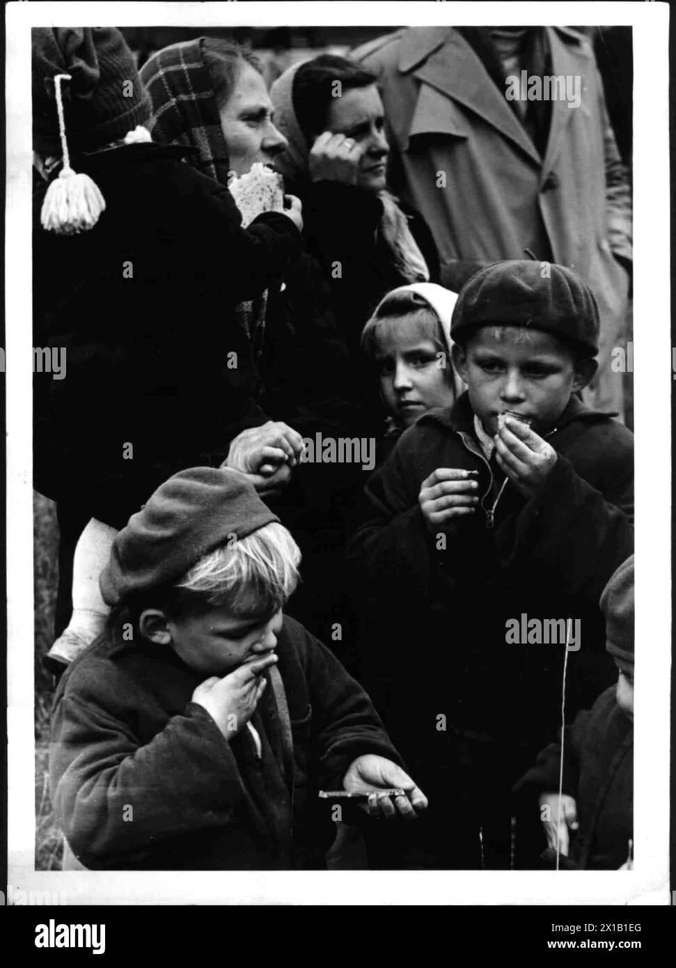 Hungarian refugees, The arrival Hungarian fugitive in Traiskirchen, 1956 - 19560101 PD3009 - Rechteinfo: Rights Managed (RM) Stock Photo