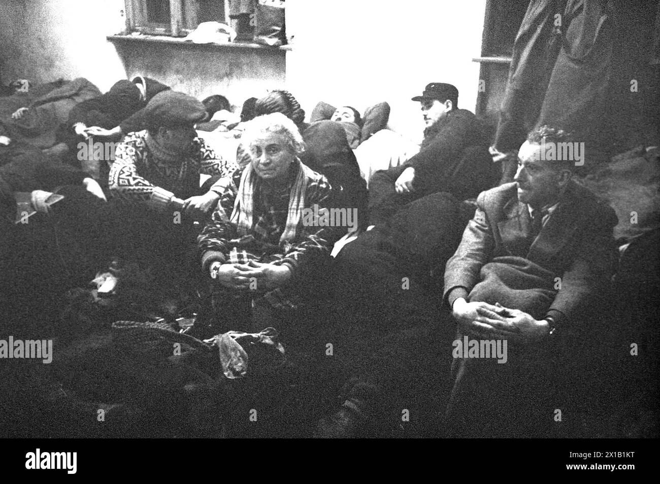 Fugitive, Hungarian refugees in Austria, after the national uprising in Hungary: emergency shelter in the tavern hall of Andau, 19.12.1956 - 19561219 PD0009 - Rechteinfo: Rights Managed (RM) Stock Photo