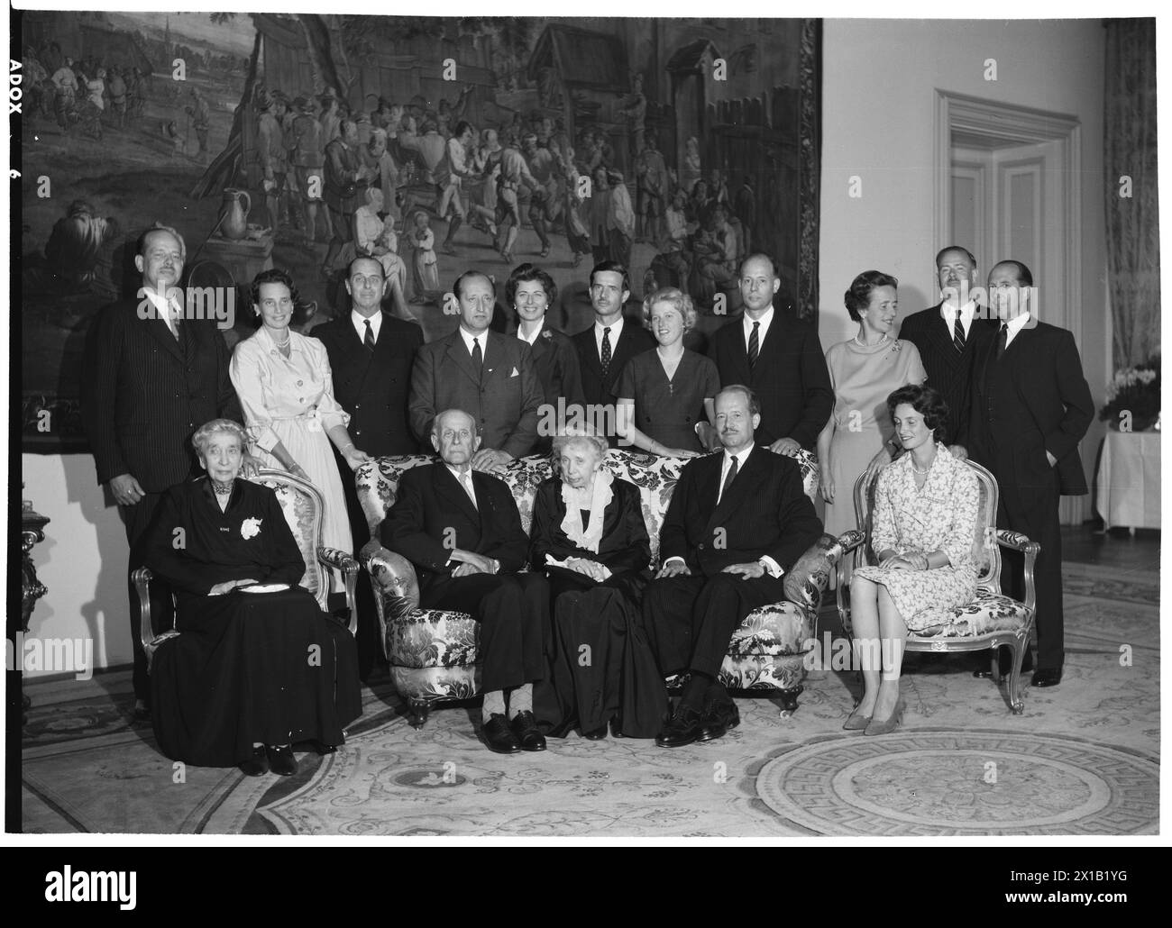 Family of the counts Liechtenstein, group image. count Franz Joseph on the right on the bench sitting., 1958 - 19580101 PD6167 - Rechteinfo: Rights Managed (RM) Stock Photo
