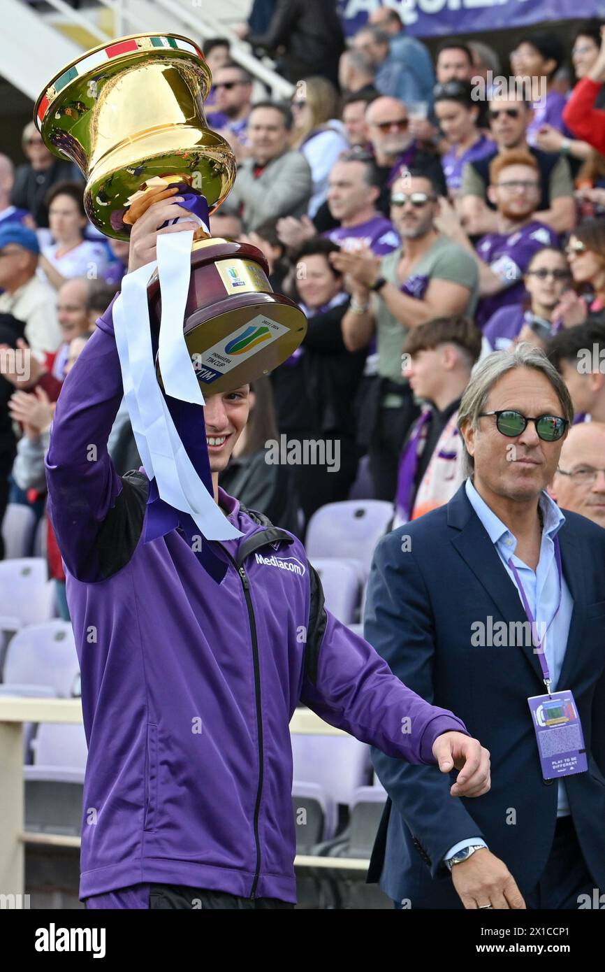 Florence, Italy. 15th Apr, 2024. ACF Fiorentina Primavera team celebrate the victory of Coppa Italia Primavera during ACF Fiorentina vs Genoa CFC, Italian soccer Serie A match in Florence, Italy, April 15 2024 Credit: Independent Photo Agency/Alamy Live News Stock Photo