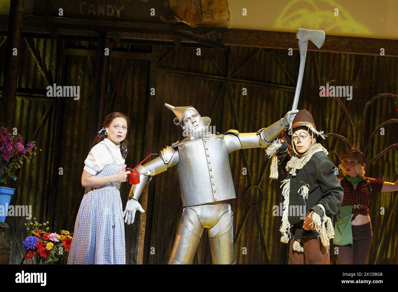 l-r: Sian Brooke (Dorothy Gale), Adam Cooper (Tin Man), Hilton McRae (Scarecrow) in THE WIZARD OF OZ at the Royal Festival Hall, Southbank Centre, London SE1  29/07/2008 after the novel by by L. Frank Baum  music & lyrics: Harold Arlen & E. Y. Harburg   adapted by John Kane for the RSC  design: Michael Vale  lighting: Mike Gunning  choreography: Nick Winston  director: Jude Kelly Stock Photo