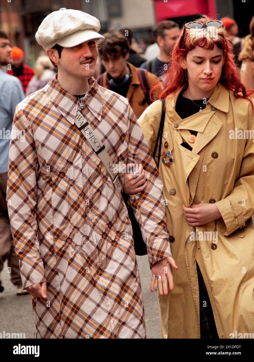A stylish couple wander around Brighton Stock Photo
