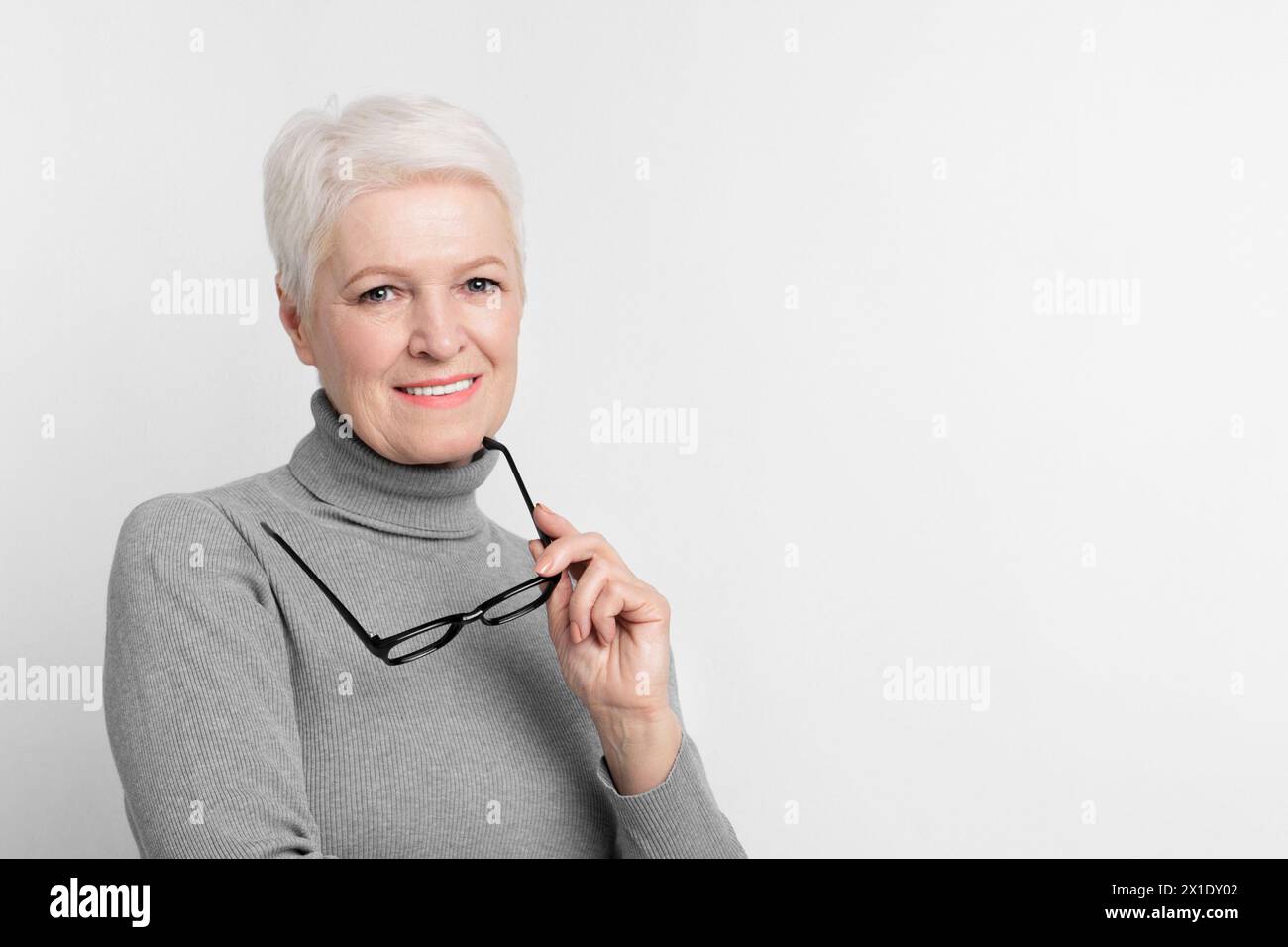 Portrait elderly woman glasses hi-res stock photography and images - Alamy