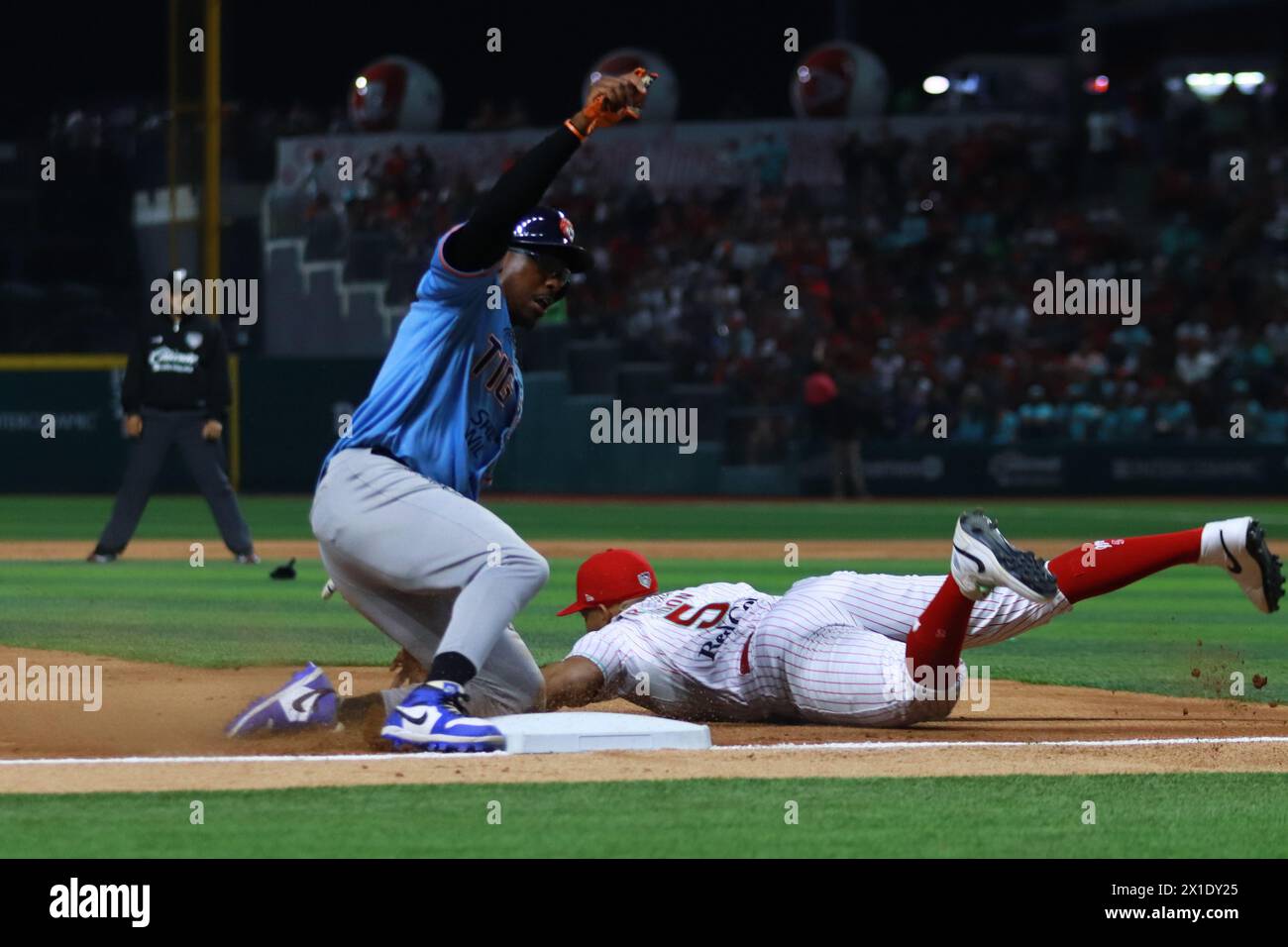 Demetrius sims hi-res stock photography and images - Alamy