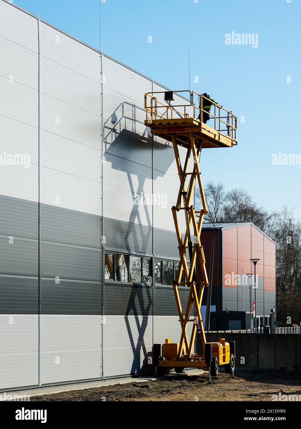 Lifting machine scissor lift hi-res stock photography and images - Alamy