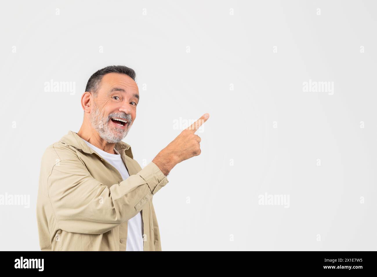 Old man pointing hi-res stock photography and images - Alamy