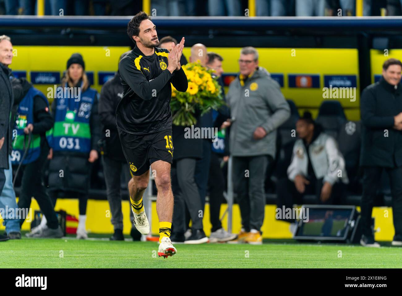 Dortmund, Germany. 16th Apr, 2024. DORTMUND, GERMANY - APRIL 16: Mats Hummels of Borussia Dortmund applauds for the fans after his 500th game for the club prior to the Quarter-final Second Leg - UEFA Champions League 2023/24 match between Borussia Dortmund and Atletico Madrid at Signal Iduna Park on April 16, 2024 in Dortmund, Germany. (Photo by Joris Verwijst/BSR Agency) Credit: BSR Agency/Alamy Live News Stock Photo